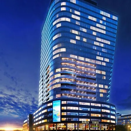 Hanza Tower White 23 & Pool *